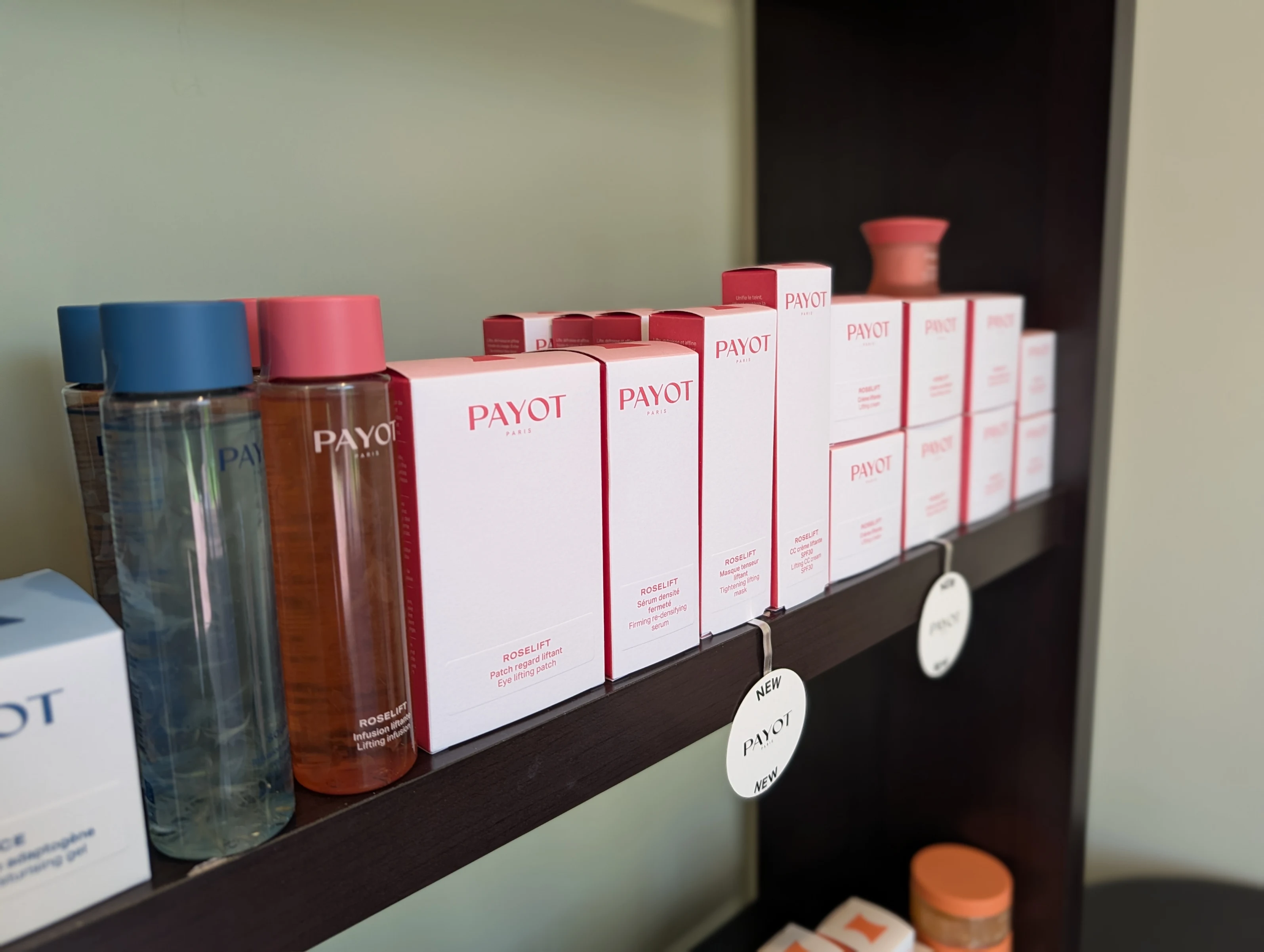 Gallery image of the salon 4